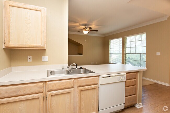 2 BR, 2 BA 1138 SF