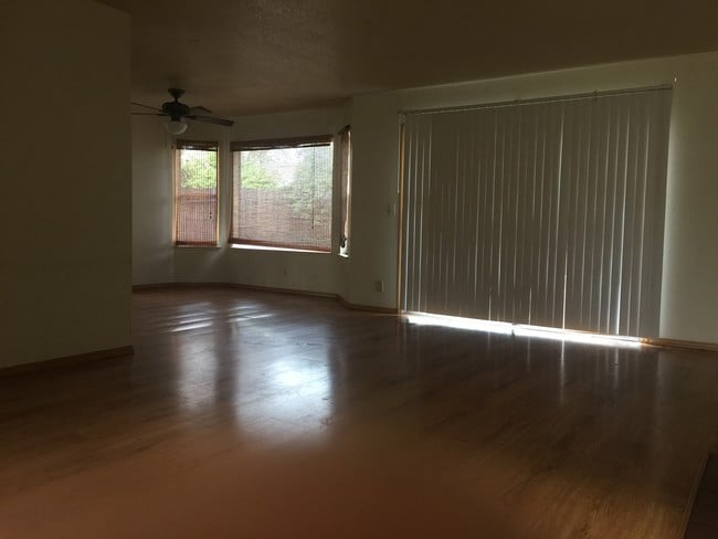 Photo - 5365 Yvette Way