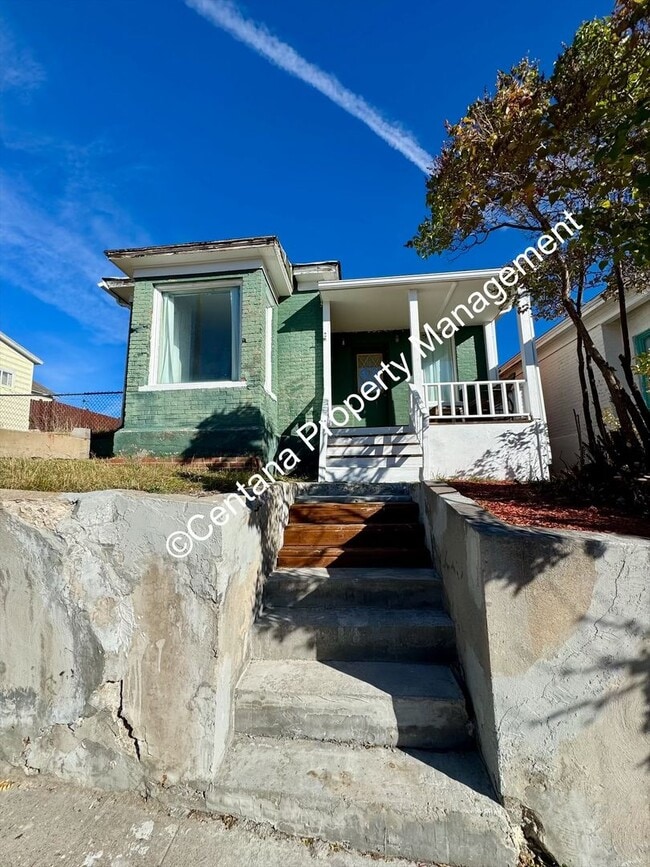 Building Photo - 2 bedroom 1 Bath House