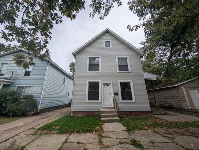 Building Photo - 1023-1025 Cascade St Unit 1023 Cascade St 2Fl Front