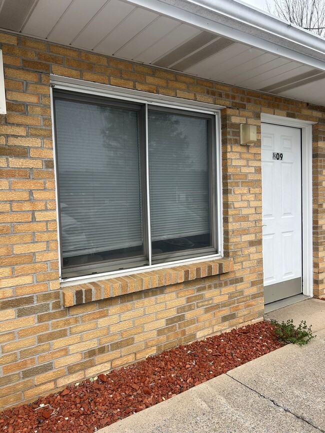 Studio Apartment on W. Cherry Lane - Studio Apartment on W. Cherry Lane