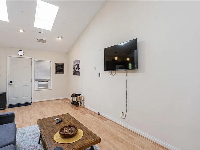 Photo - 205 Spring St Unidad 2