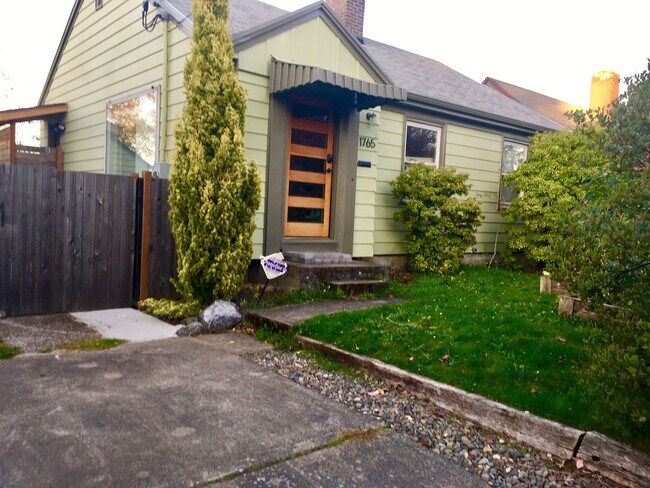 Building Photo - 1765 NE Holman St Unit B Rental