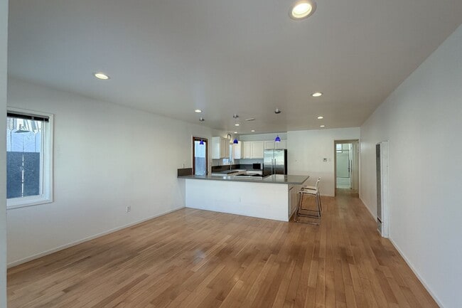 Photo - 3 bedrooms & 2 bathrooms |Duplex | Oxnard | Silverstrand Beach| Unfurnished