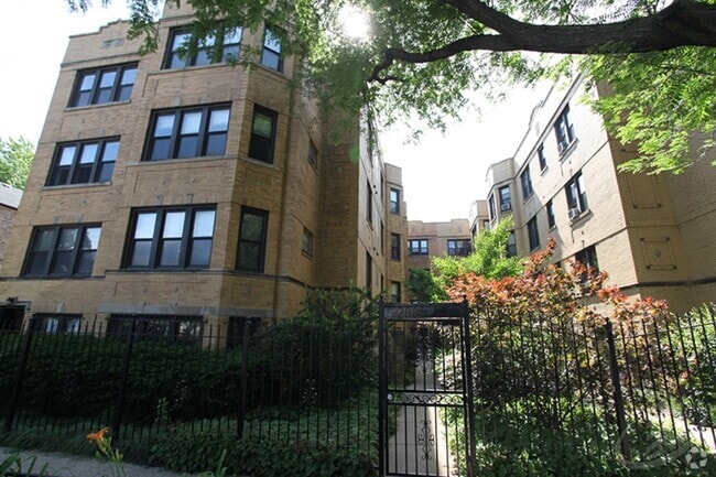 Building Photo - 2838 N Francisco Ave Unit 2B Rental