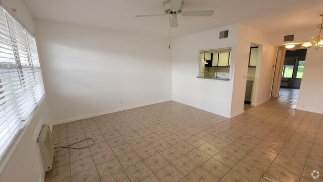 Building Photo - 122 Hastings H Rental