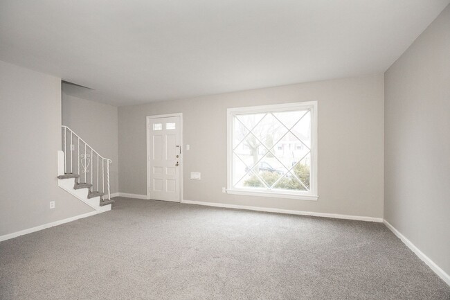 Building Photo - 3 BED 2 BATH BEAUTIFUL SINGLE FAMILY HOME IN CLEVELAND!