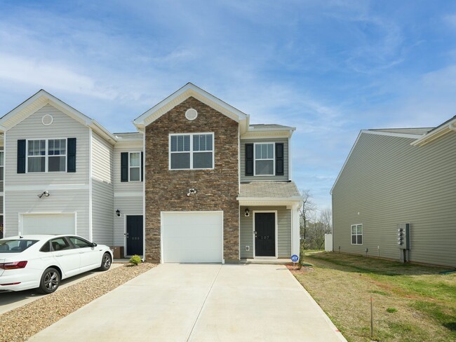 Photo - 3 Bed 2.5 Bath Townhome, END UNIT WITH PRIVATE BACKYARD! $500 OFF FIRST FULL MONTH RENT