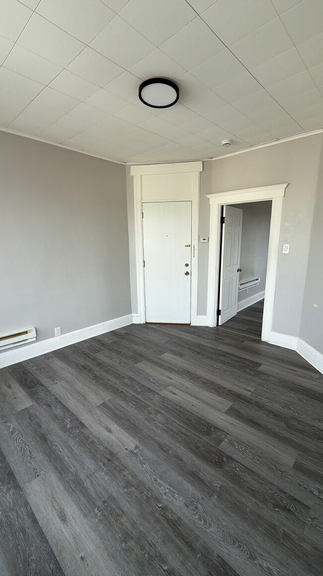 34 Clerk St 3R - 36 Clerk St Unit 3R