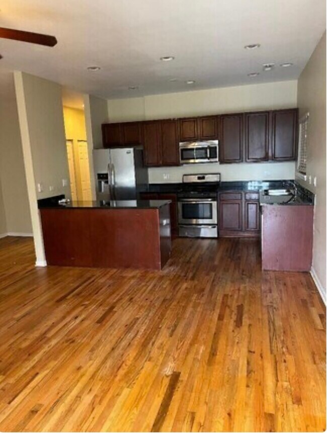 Photo - 2122 W Madison St Unidad 2