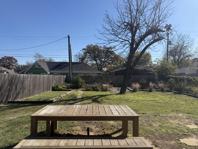 Photo - "Charming 3-Bed Home with 2.5 Baths & Spacious 2296 Sq Ft in Waco!"