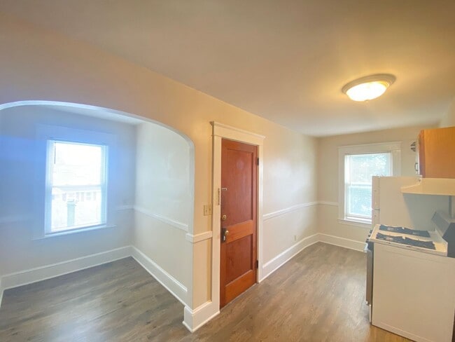 Photo - 16 Linwood St Unit E