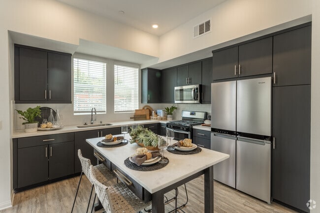 2BR, 2BA - 971 SF