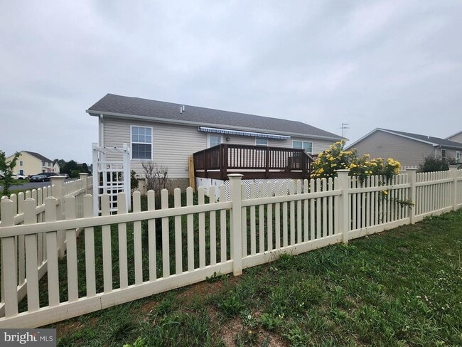 Building Photo - 227 Tather Dr