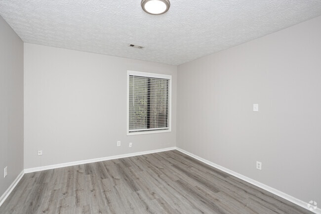 2BR, 1BA - 900SF - Primary Bedroom