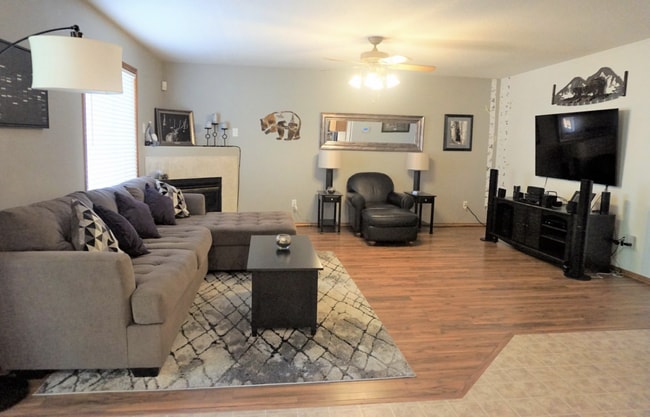 Photo - Lake Shore 4 Bedrooms