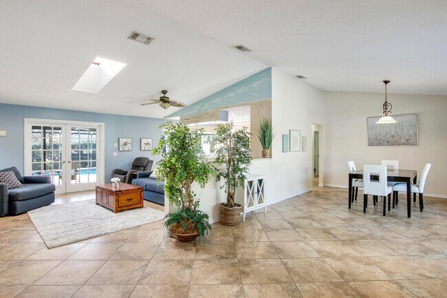 Photo - 8148 SE Coconut St