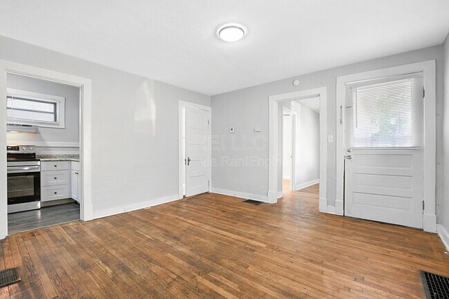 Photo - 2645 Grand Ave