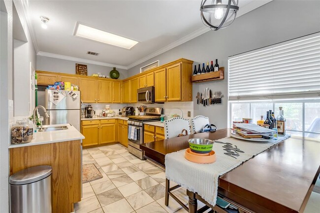 Photo - 1908 Trafalger Cove