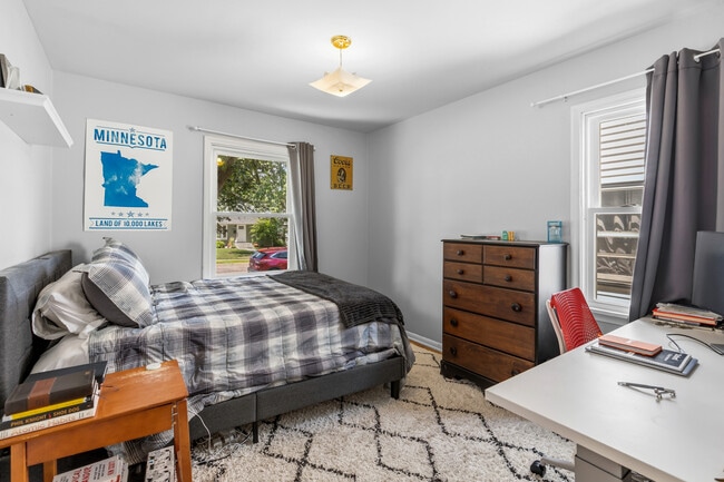 Photo - 2809 Brunswick Ave S
