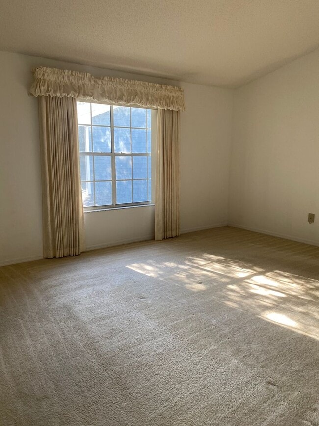 Photo - Spacious 3 Bedroom's, 2.5 bath condo in Lakeview Village.