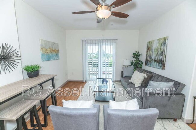 Photo - 1459 MacArthur Blvd Unidad 43