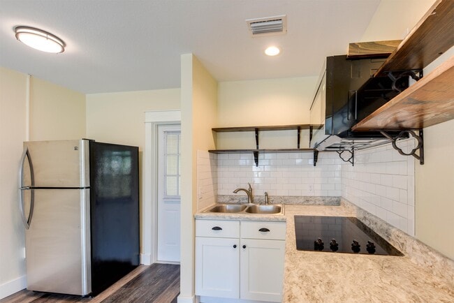 Building Photo - 1500 Dacron Dr Unit #102
