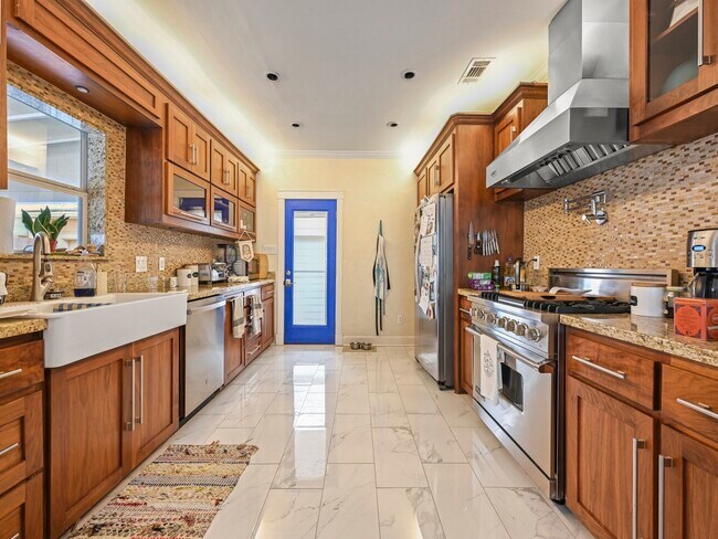 Photo - 1612 Vermont St