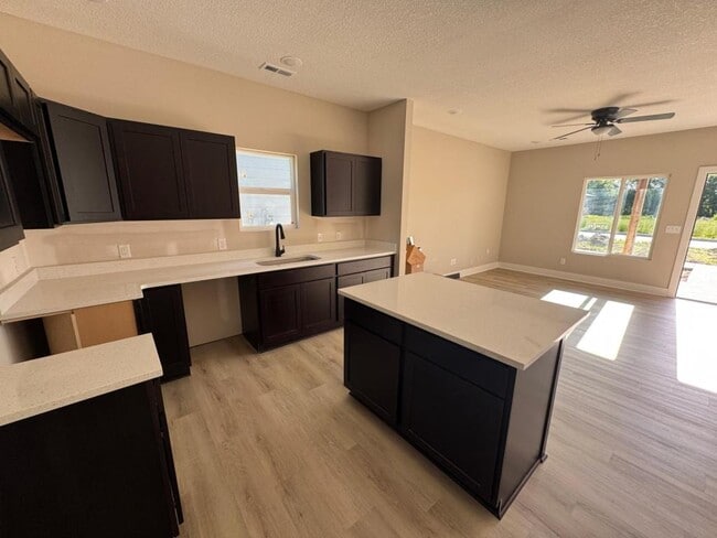 Photo - 5501 N Bressler Dr