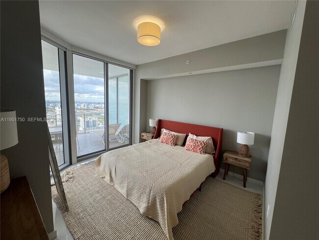 Photo - 851 NE 1st Ave Unidad 3006