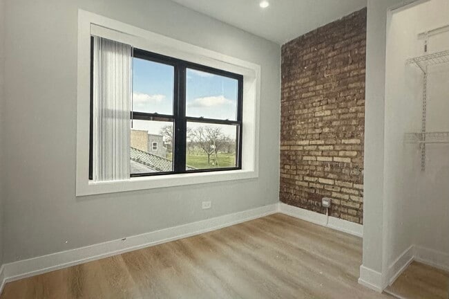 Photo - 1552 W Juneway Ter Unit 2p