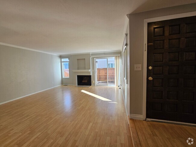 Building Photo - Virginia Vale Large 3 Story 3 Bedroom 2 1/... Unit 100 Rental