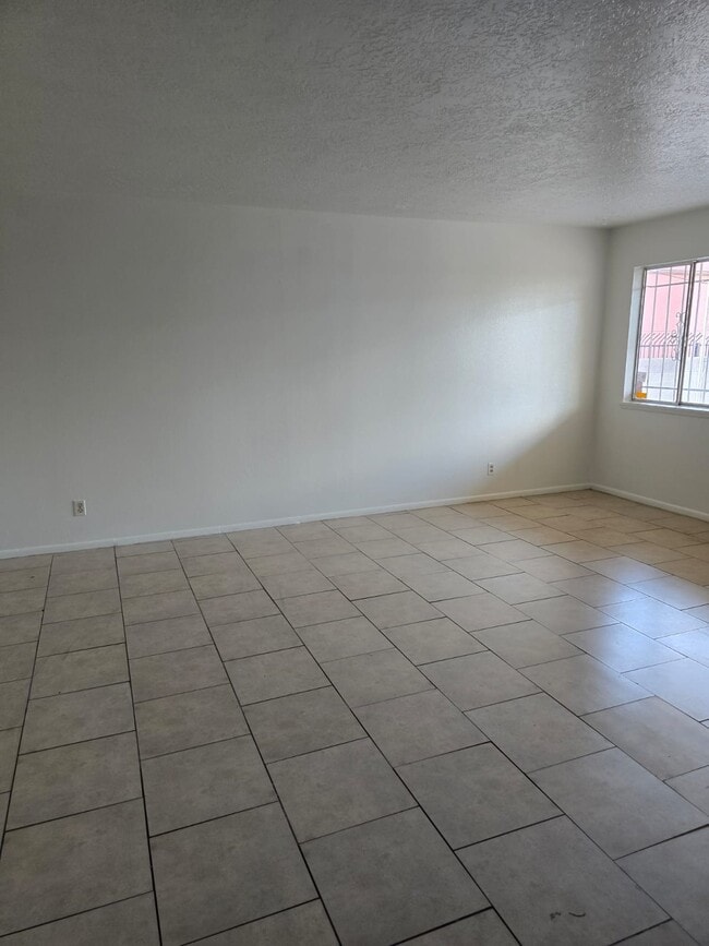 Photo - 147 General Arnold St NE Unidad 4