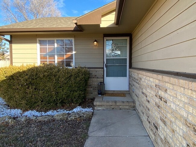 Building Photo - 10802 W Carr Ave