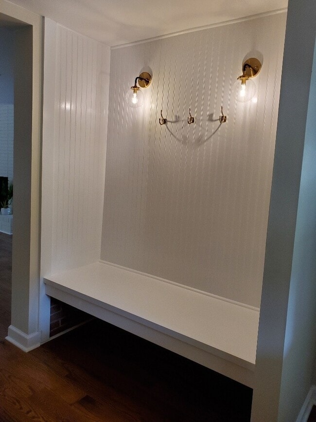 Photo - Newly Remodeled Mid Century Style Home!!