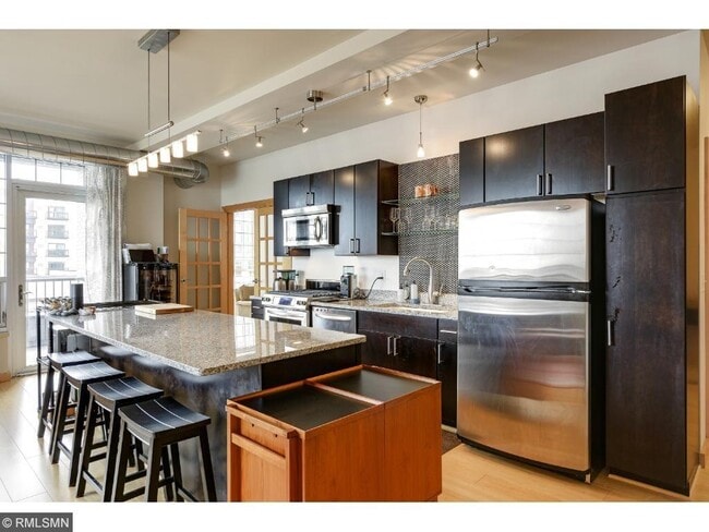 Building Photo - 521 2nd St SE Unit 306