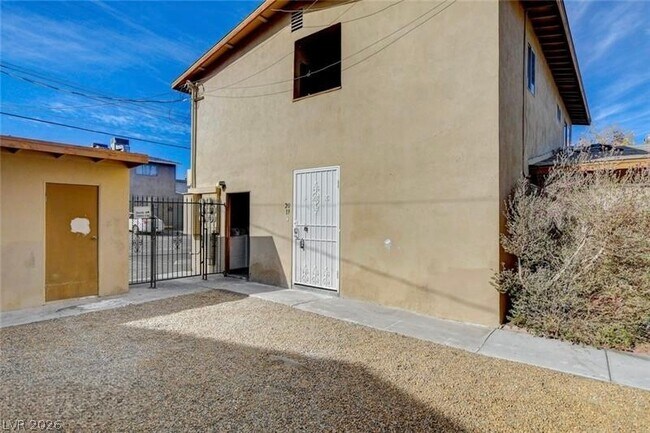 Photo - 3841 Daisy St Unidad 19