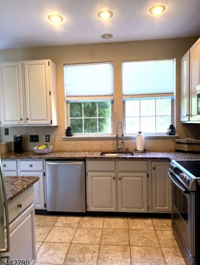 Photo - 34 High Pond Ln