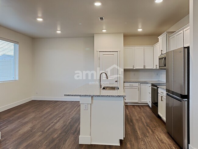 Photo - 1619 194th St E