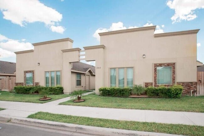 Photo - 2208 Taxco Ct Apartments Unit 4