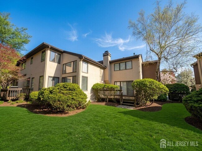 Photo - 537 Sayre Dr