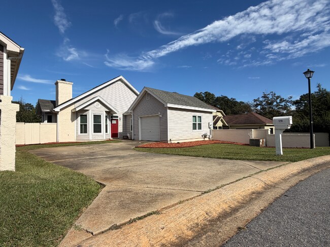 Building Photo - 120 Gateway Ln