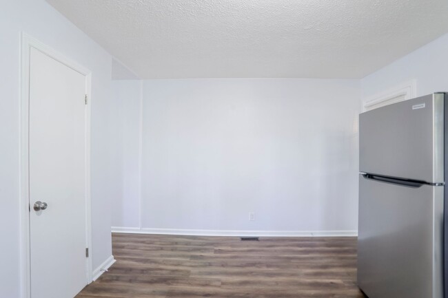 Photo - 528 Springlake Rd Apartment Unit B