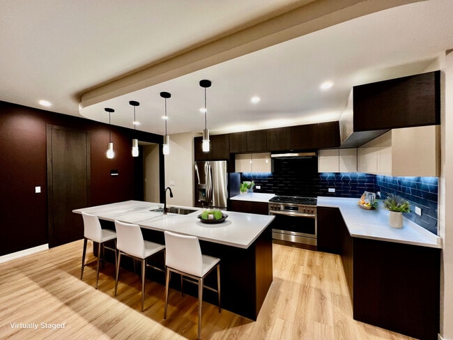 Photo - 1039 W Belmont Ave