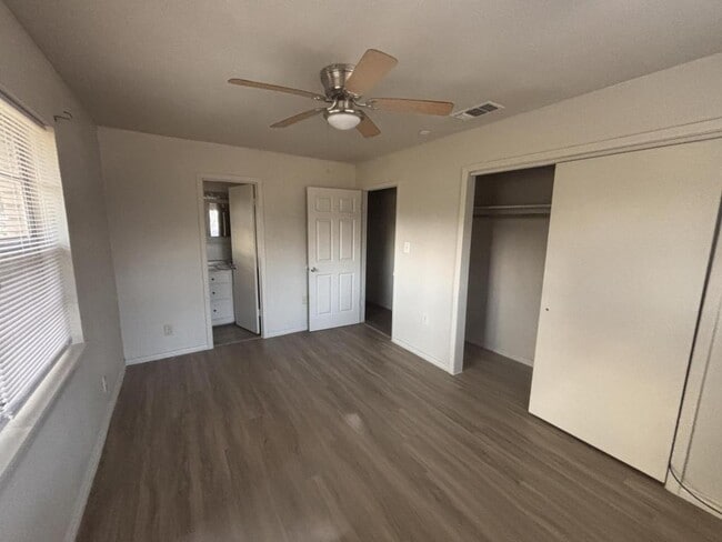 Photo - 805 Pershing Ave