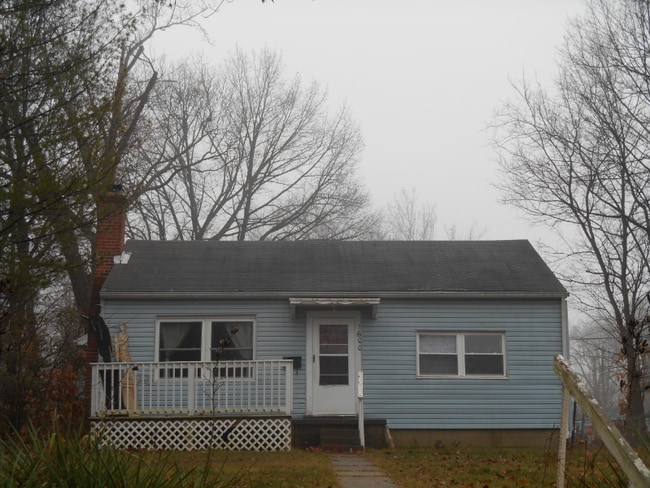 Building Photo - 1600 E University St