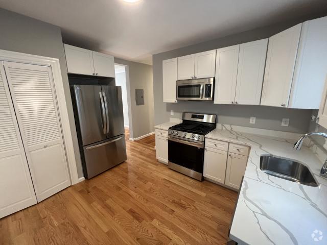 Building Photo - 4 bedroom in Somerville MA 02144 Rental