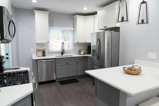 Photo - 3226 Mary St