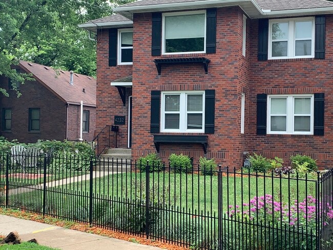 Building Photo - 4232 Urbandale Ave Unit AMainFloor