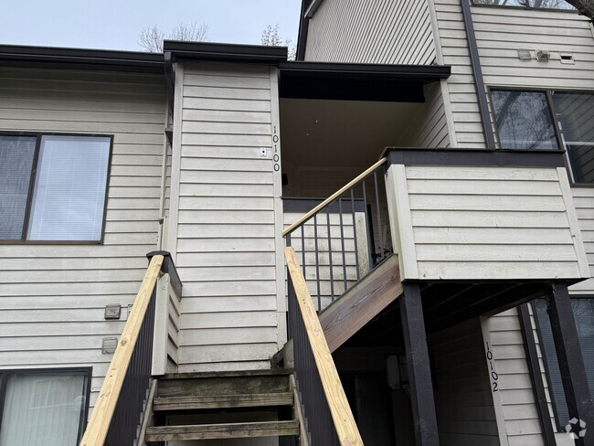 Building Photo - Lovely 1 BR/1 BA Loft-Style Condo in Montg...